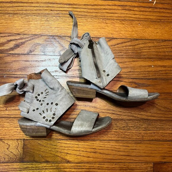 Free People A.S. 98 Gray Leather Low Heeled Sandals w Rivets Zippers & Bows - Picture 4 of 8